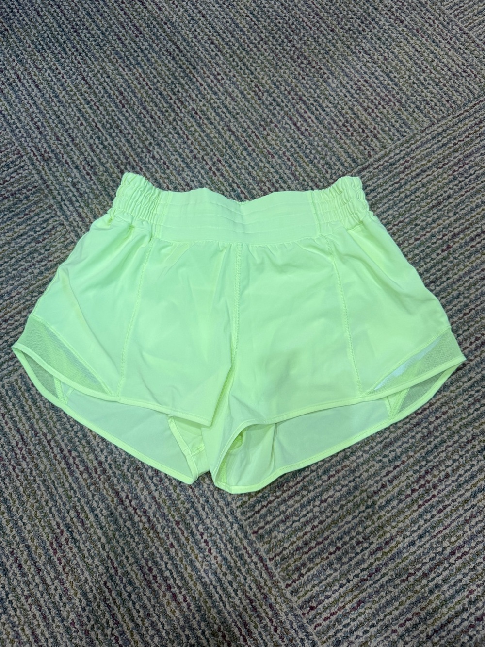 Lululemon Neon Yellow Hotty Hot High Rise Lined Shorts Size 6 2.5” Inseam